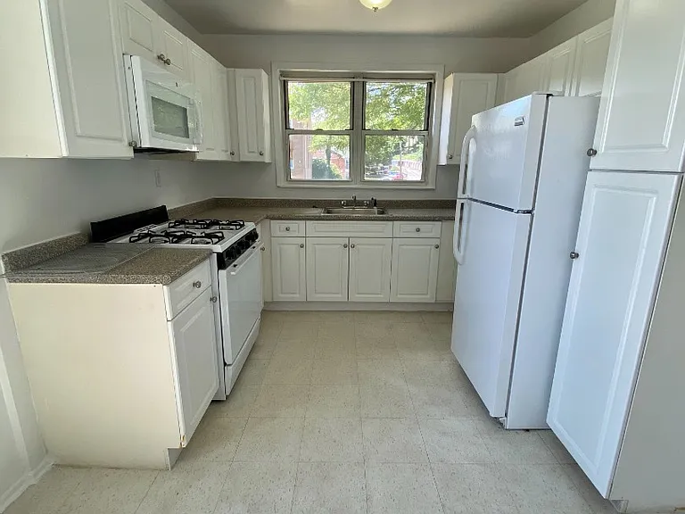 157 White Plains Rd #47C — Photo 5