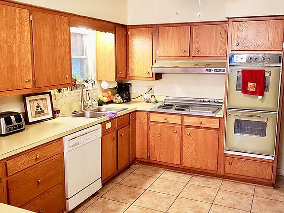 4th image of 3906 Glenwood Dr