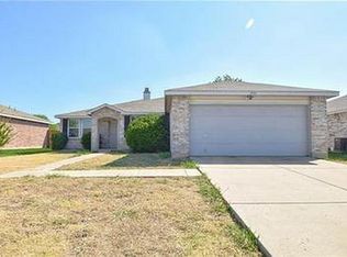 1424 Queen Annes Dr, Burleson, TX 76028