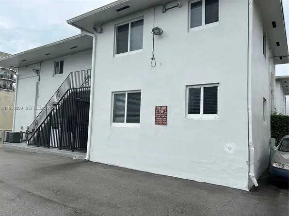 35 SW 21st Ave APT 4, Miami, FL 33135