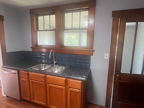 3rd image of 322 Marr St