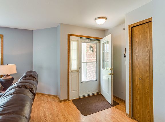 3rd image of 279 Ashbury Ln W