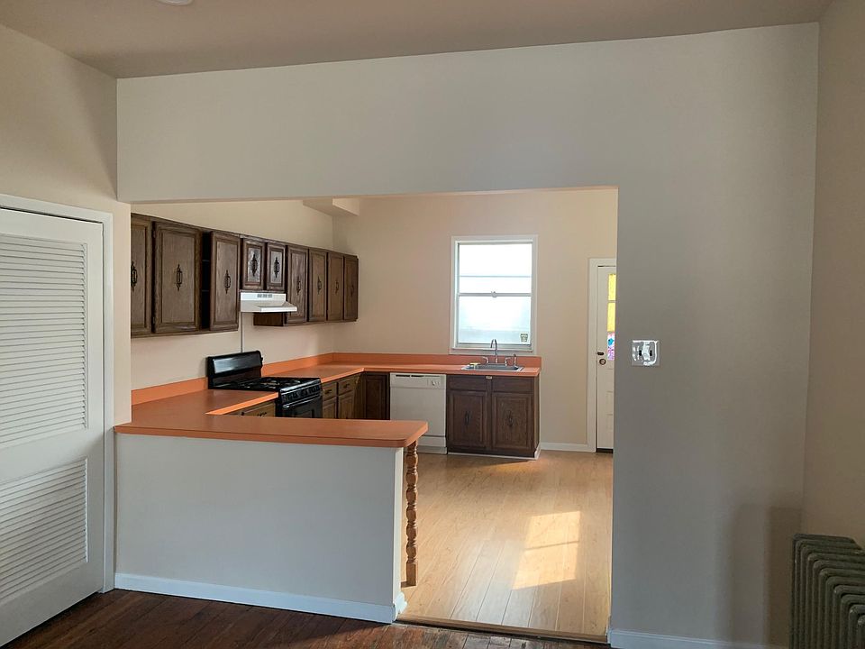 Eat in kitchen