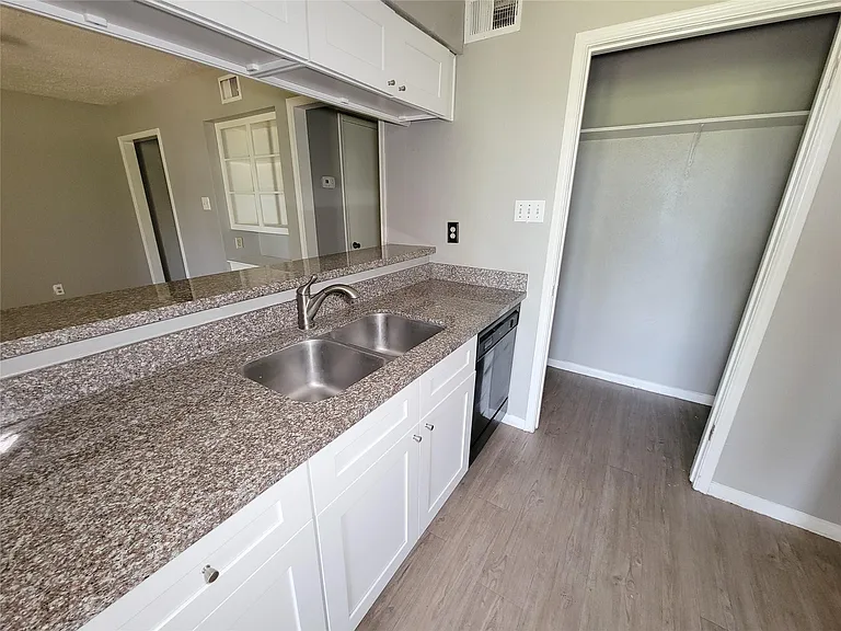 13611 Ravensway Dr #B — Photo 14