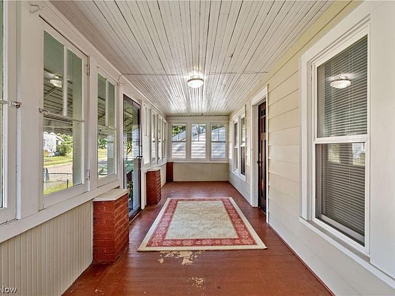 3rd image of 529 Lamont Ave