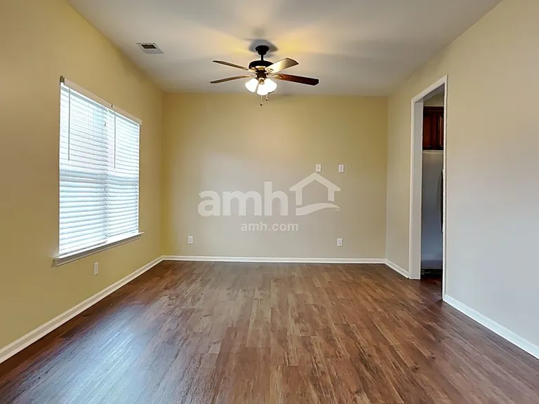 498 Stonebridge Cir — Photo 5