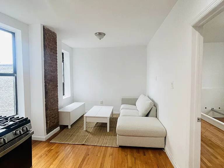 2475 Hughes Ave #2 — Photo 18