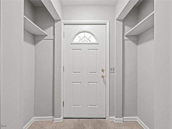 4th image of 568 Stevenson Ave
