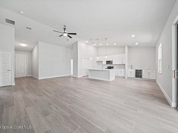 4th image of 824 Taluga Ave SE