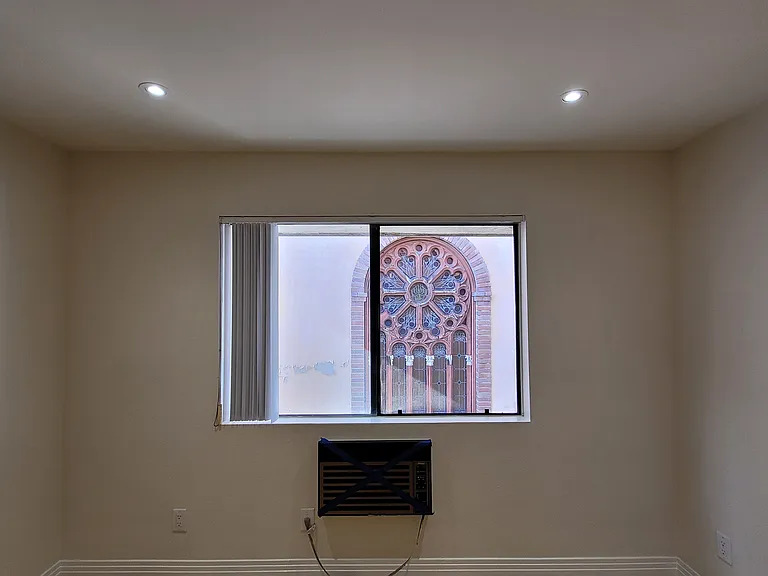 New Hampshire Apartments — Photo 21