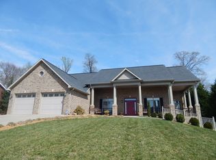 451 Arrowhead Dr, Kingsport, TN 37664