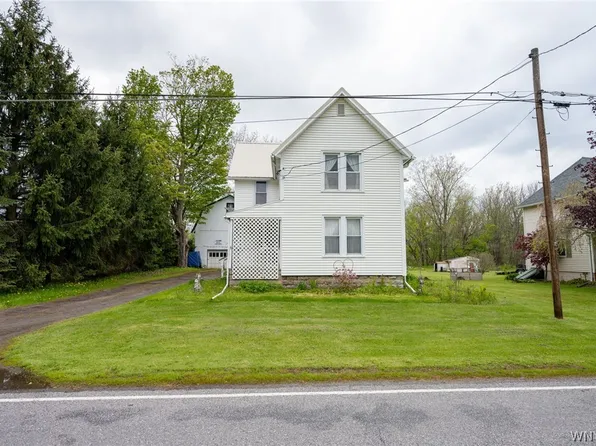 6748 Cedar St, Akron, NY 14001