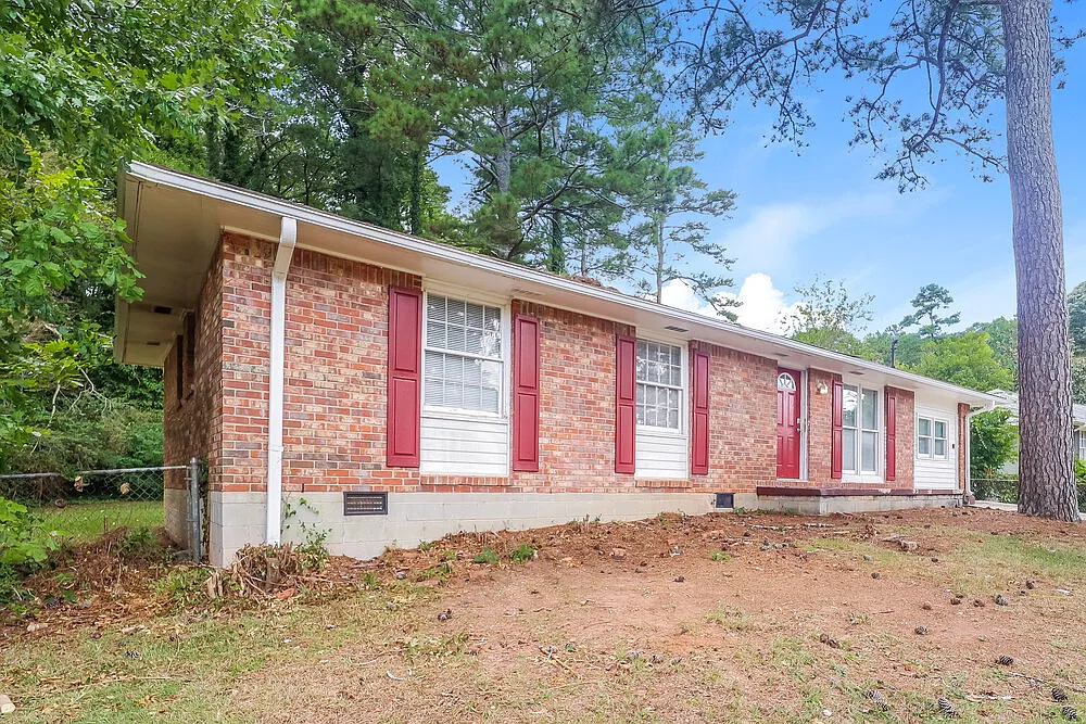 3 bed, 1.5 bath, 1092 sqft, $2,210 — Photo 3