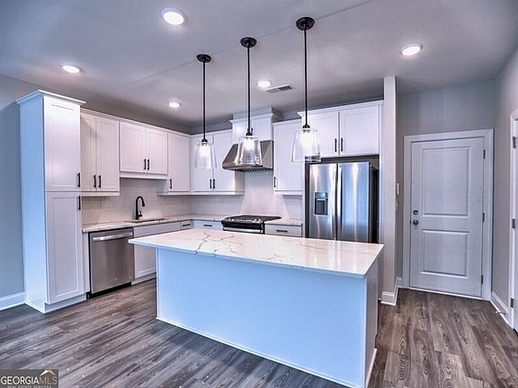 4th image of 2404 Lakeshore Ln #26