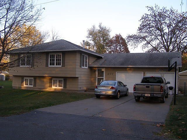 1st image of 207 S I St