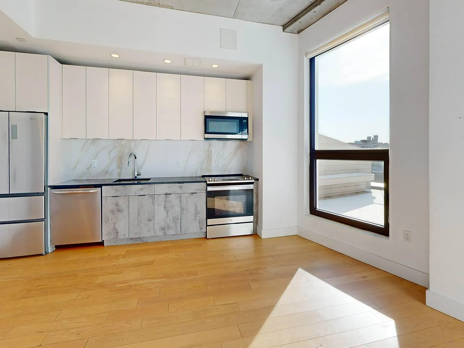 312 Broadway — Photo 3