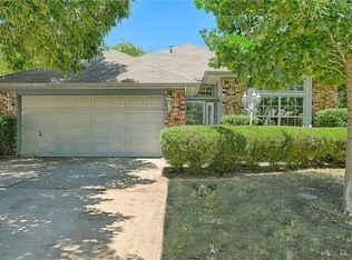 402 Windhurst Dr, Grand Prairie, TX 75052