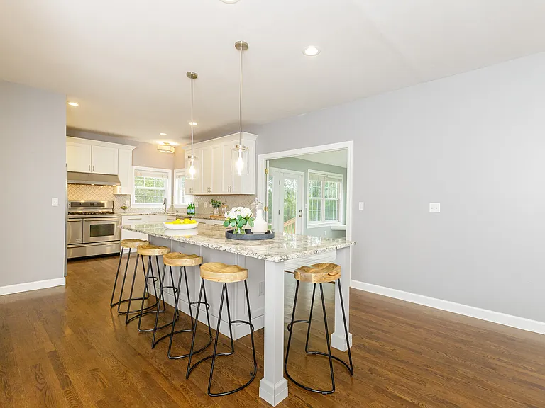 120 Roehampton Ln — Photo 43