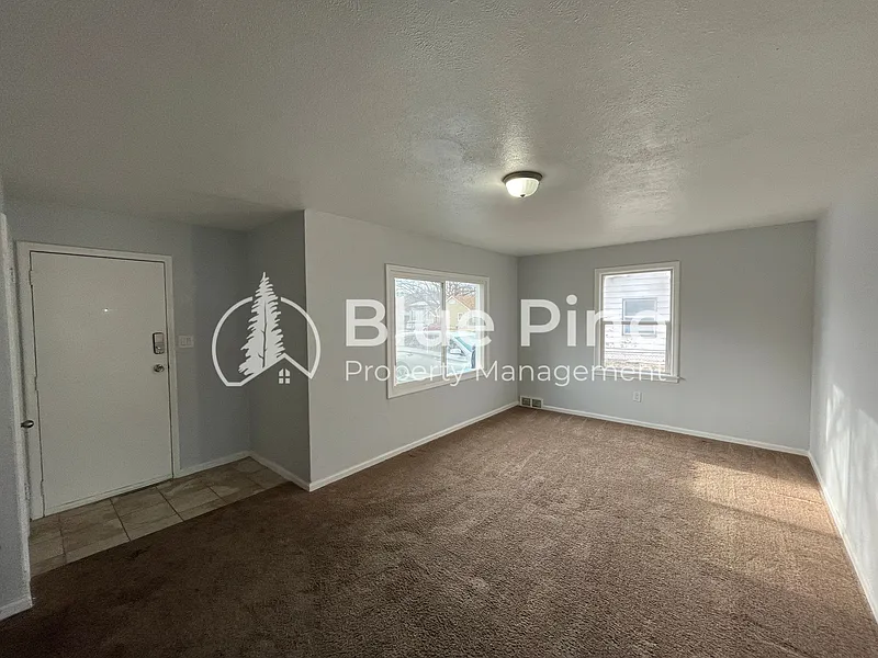 5 bed, 1.5 bath, 1192 sqft, $1,295 — Photo 4