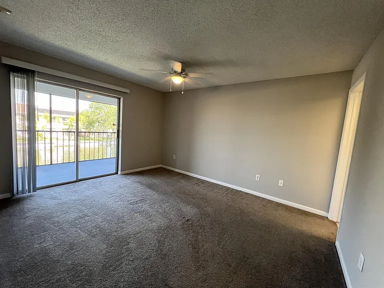 639 SE 13th Ave #120 — Photo 18