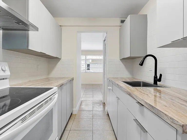 1715 N 16th Ave #102 — Photo 30