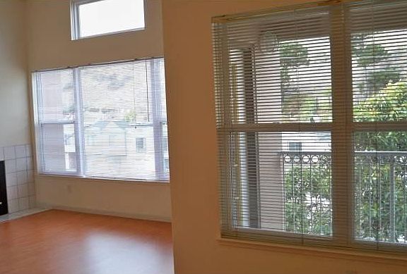 3rd image of 143 Stoneridge Ln