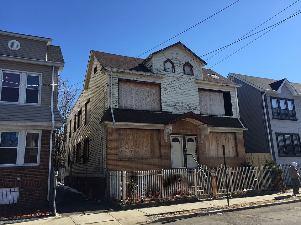 1st image of 214 Columbia Ave