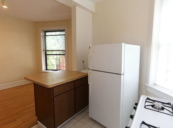 2nd image of 438 W Belden Ave #D51
