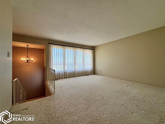 4th image of 2619 Timberlane Trl