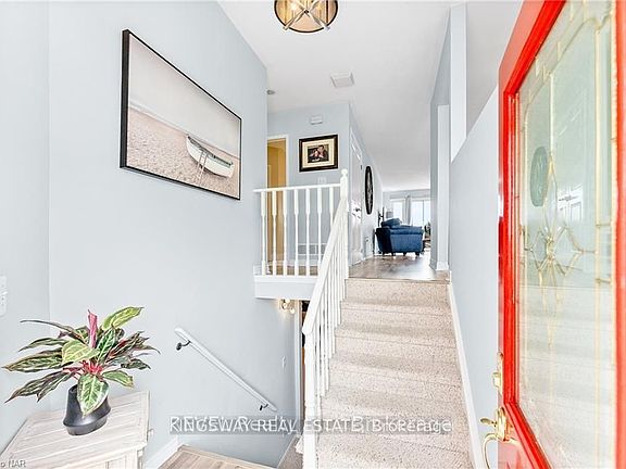 5th image of 11 Jackson Ct W