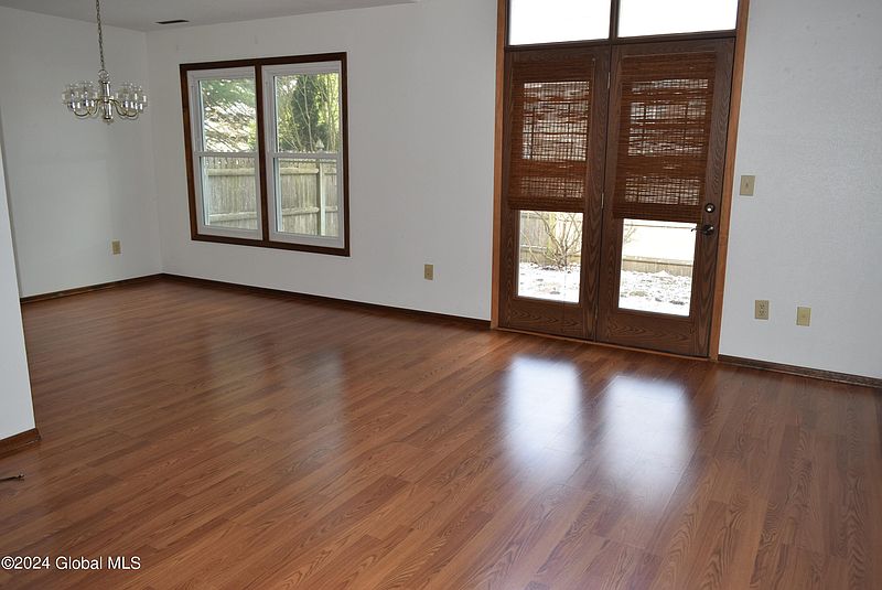 3rd image of 79 Stoney Creek Drive