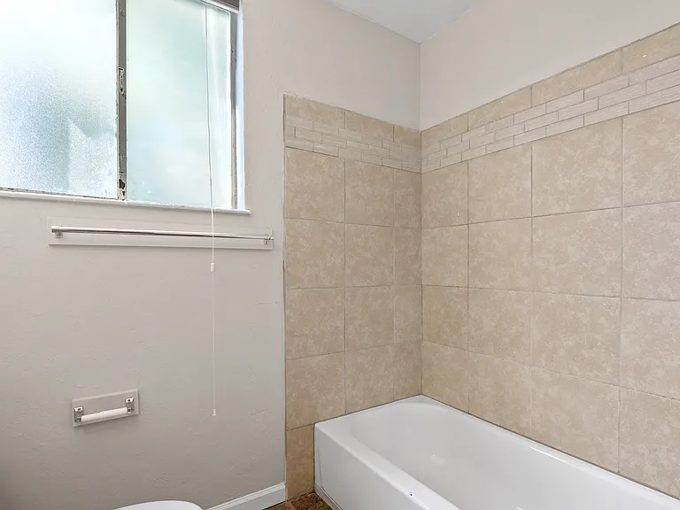 Race Street Apartments — Photo 7