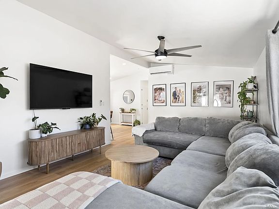 5th image of 1293 Thalia St