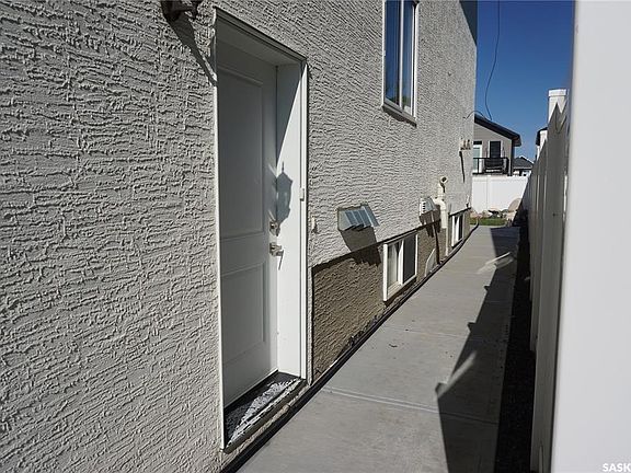 5th image of 319 Roy CRESCENT