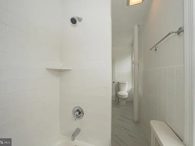 201 Dupont St — Photo 35