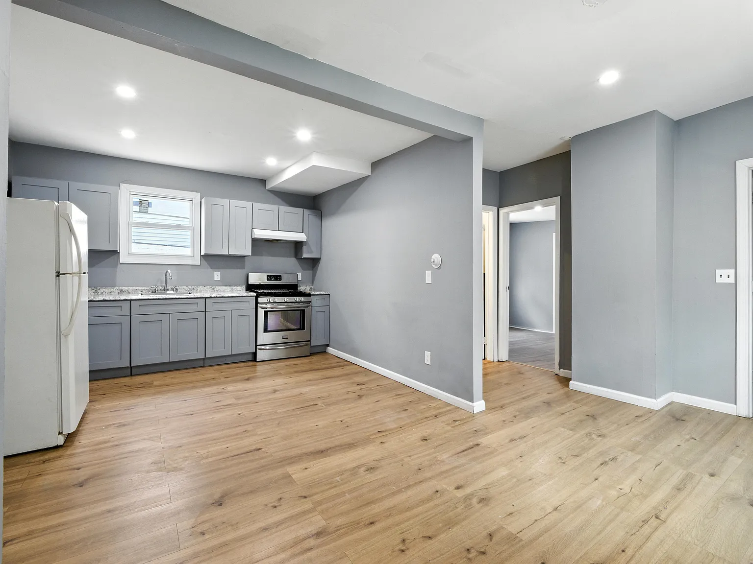 3 bed, $2,100 — Photo 3
