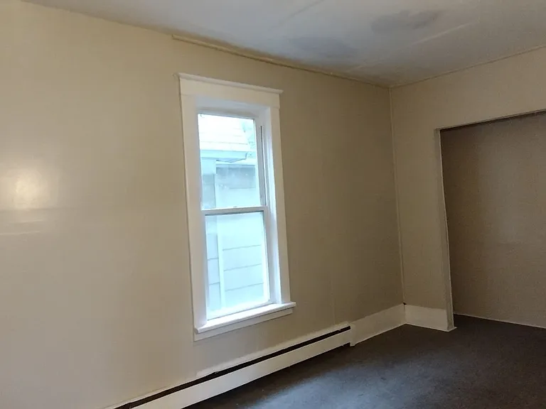 2128 Genesee St — Photo 37