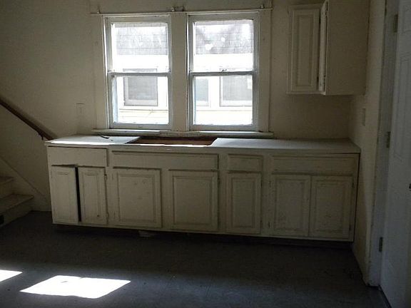 4th image of 921 Dustin St