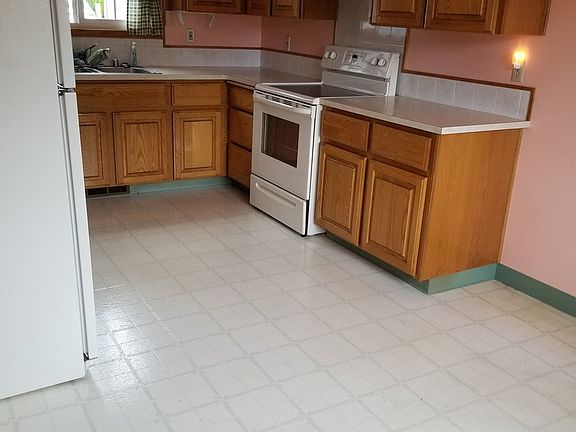 3rd image of 5101 NE 48th St