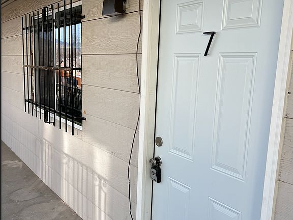4th image of 417 Harvard Dr SE APT 7