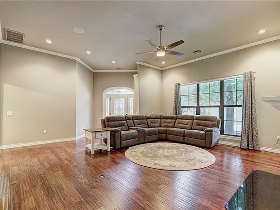 5th image of 2316 Troon St E