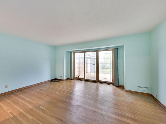 5th image of 6041 Ensign Ave N