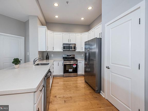 2nd image of 1500 Thames St Unit 403