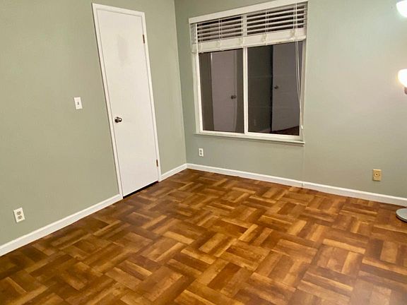 5th image of 490 Millstream Dr