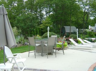 332 Railroad Ave, Center Moriches, NY 11934