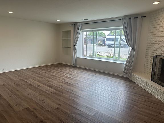 5th image of 3476 Willow St