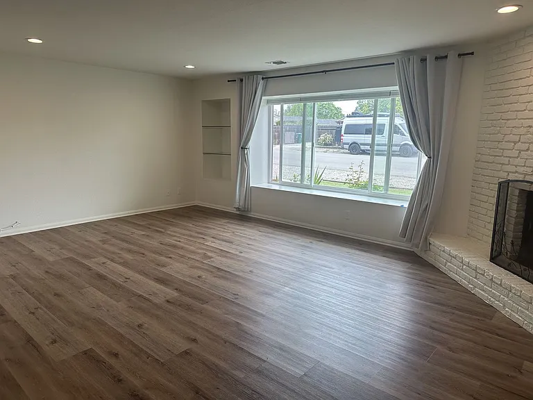 3476 Willow St — Photo 5