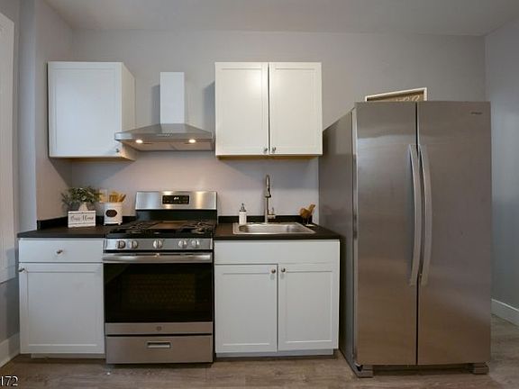 2nd image of 17 Northfield Ave #1R-1