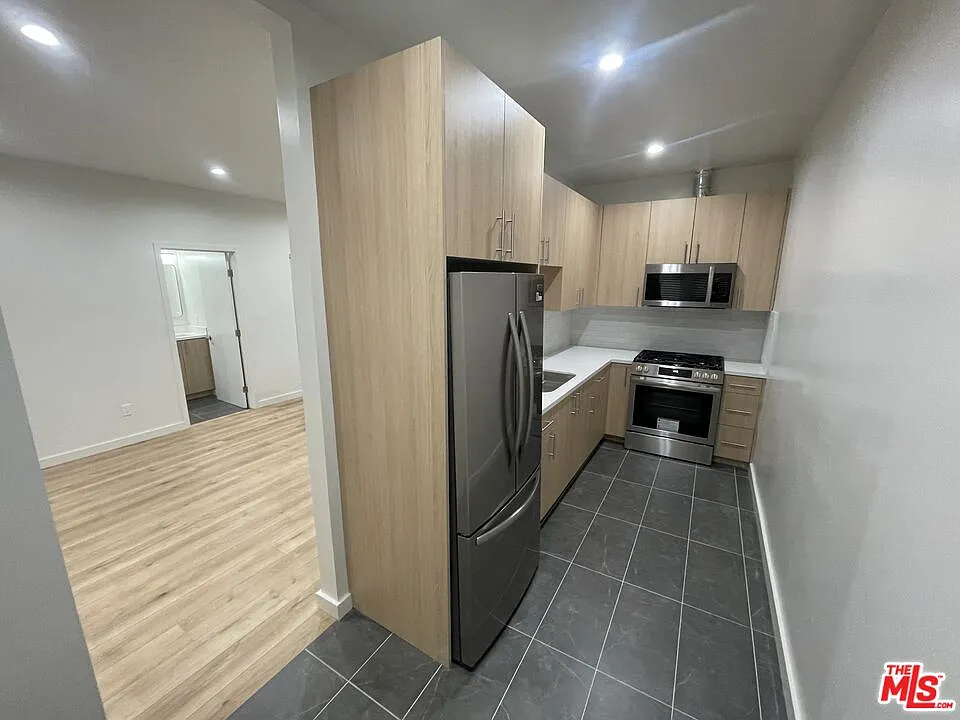 Studio, 1.0 bath, 450 sqft, $1,625 — Photo 3