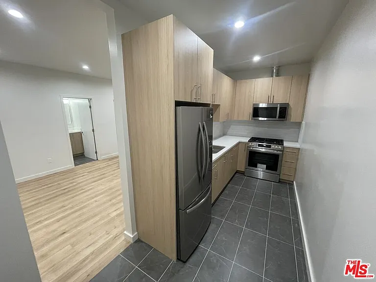 5320 W Olympic Blvd #7 — Photo 3